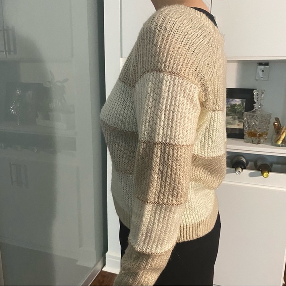 Light and comfy knitted sweater size XS - Picture 6 of 8